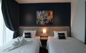 Almas Suites By Subhome
